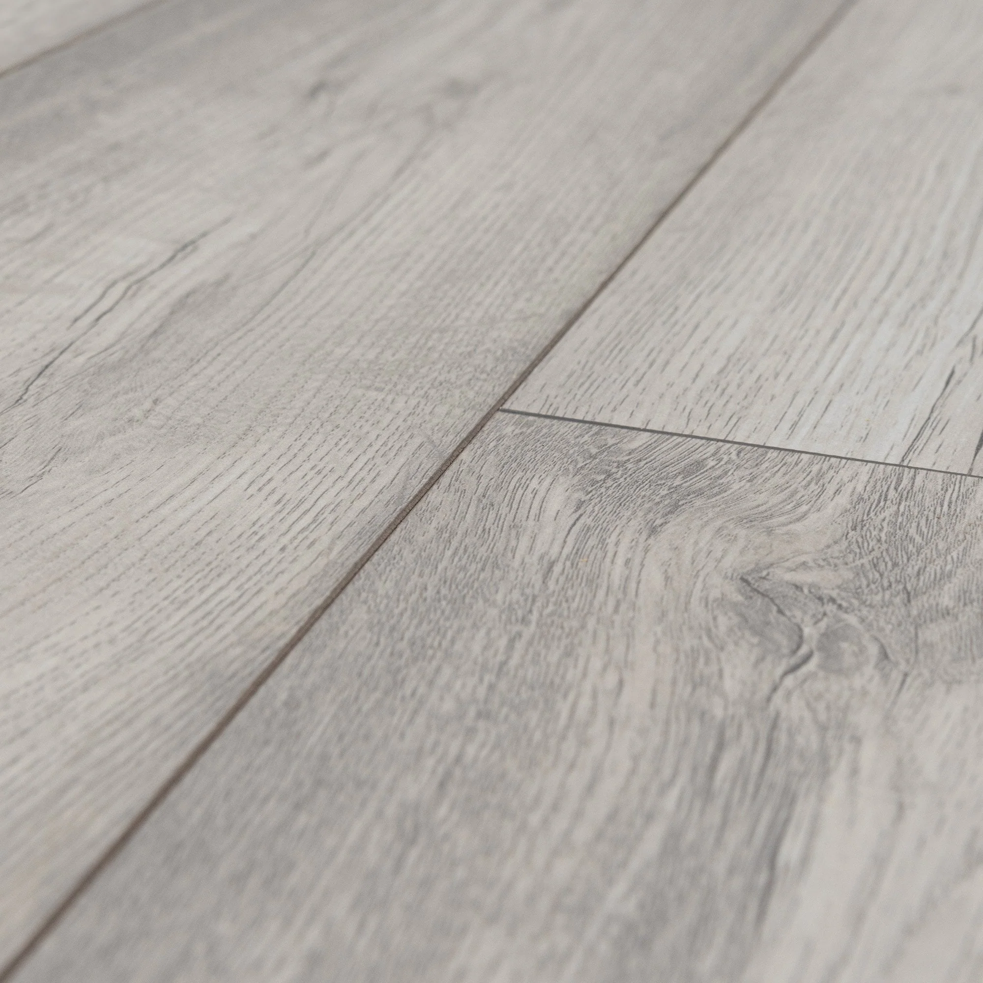 Dartmoor Oak - Eurohome Vario+ 12mm Laminate Flooring - Image 5
