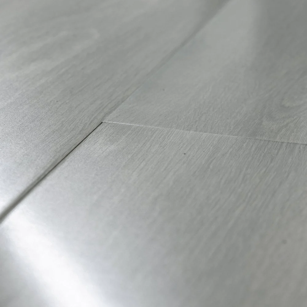Silver Grey Oak - Glamour 12mm High Gloss Laminate Flooring - Image 5